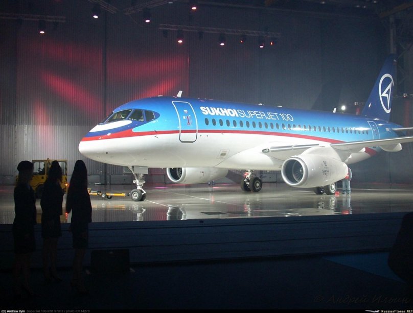 SSJ-100 самолет