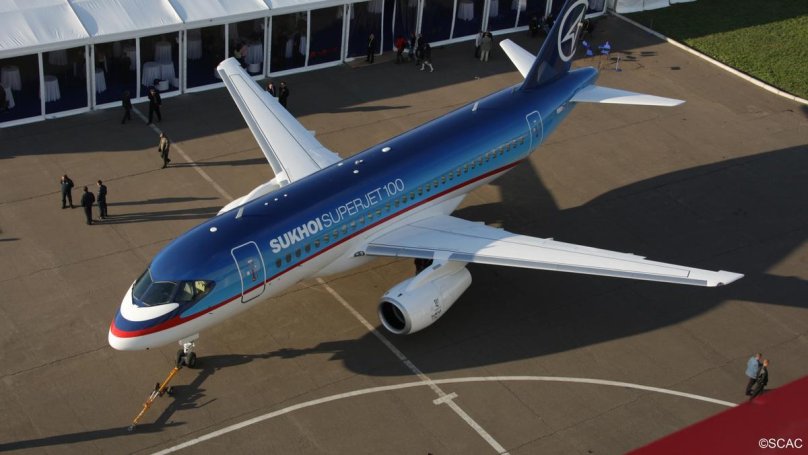 SSJ-100 самолет