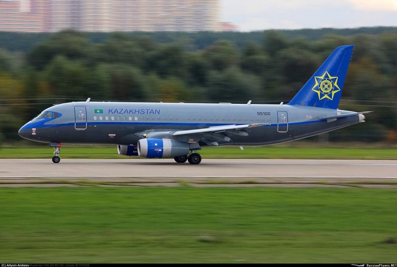 Самолет SSJ 130