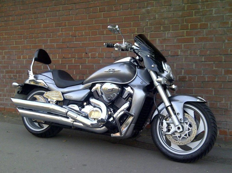 Сузуки интрудер 1800