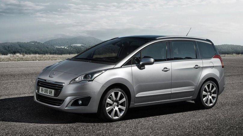 Машина Peugeot 5008