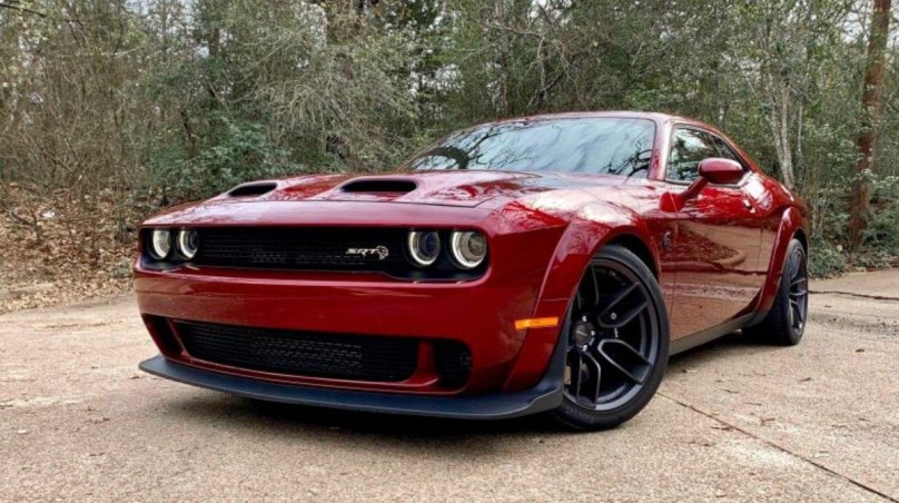 Dodge Challenger srt Hellcat