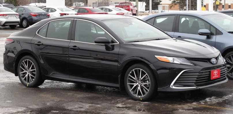 Тойота Камри 2018 черный металлик