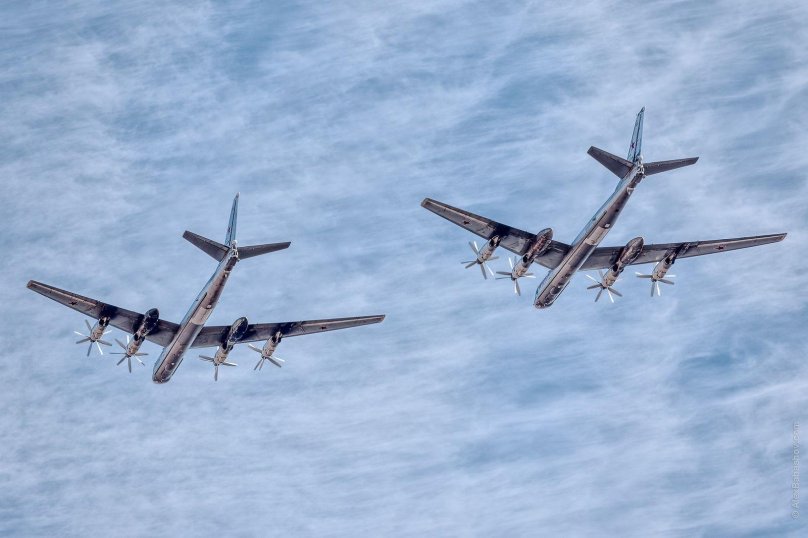 Стратегический турбовинтовой бомбардировщик ту-95мс