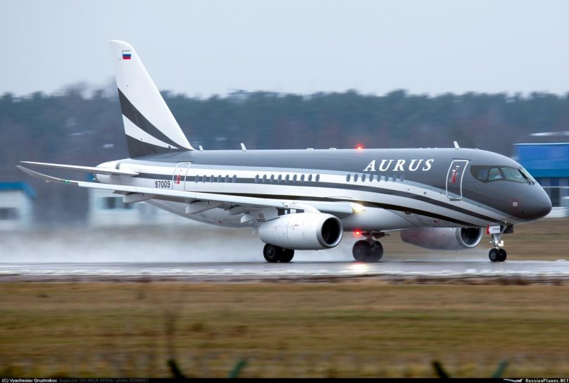 Самолет Джет 100