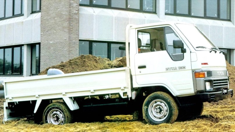 Toyota Dyna 100