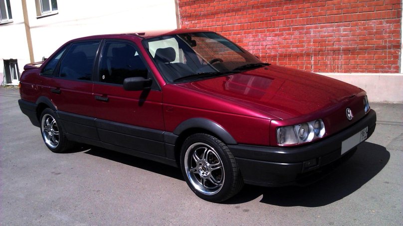 Volkswagen Passat b3 красный