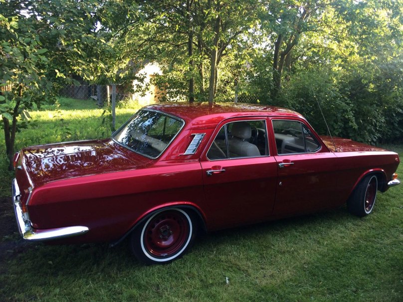 Волга ГАЗ 2410 красный металлик