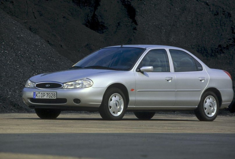 Ford Mondeo 1996 седан