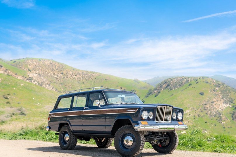 Jeep Grand Wagoneer 1965