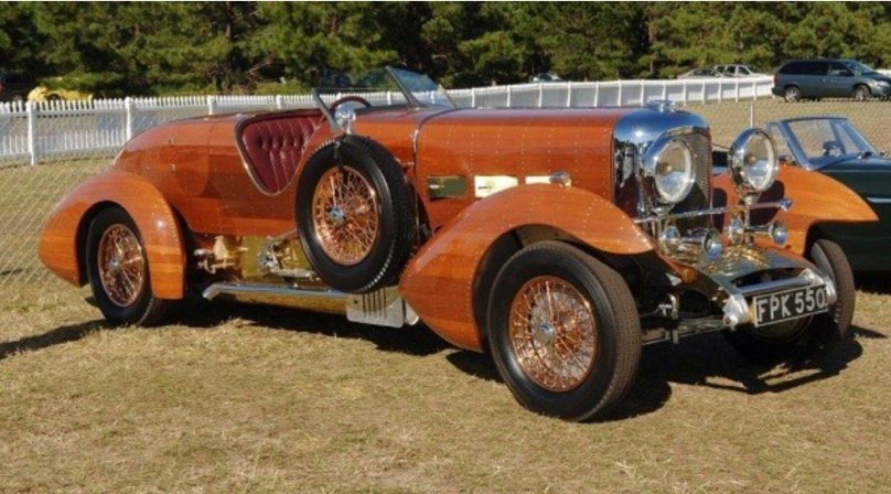 Старинная машина Lagonda v12 rapide