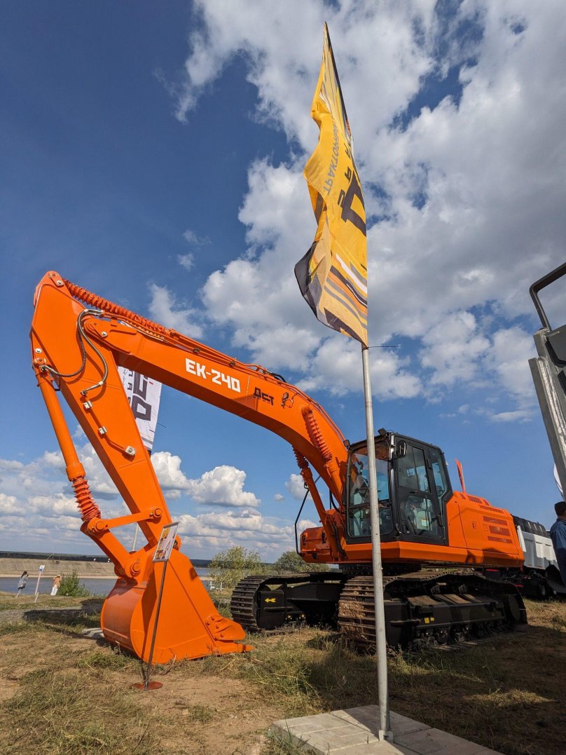 Экскаватор Кранэкс ЕК-270