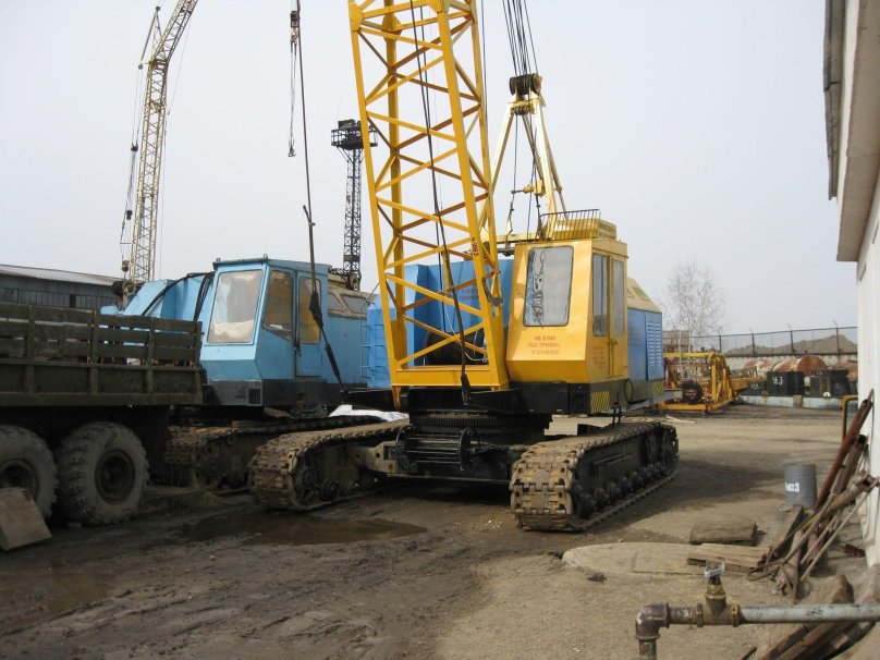 Гусеничный кран мкг-25бр