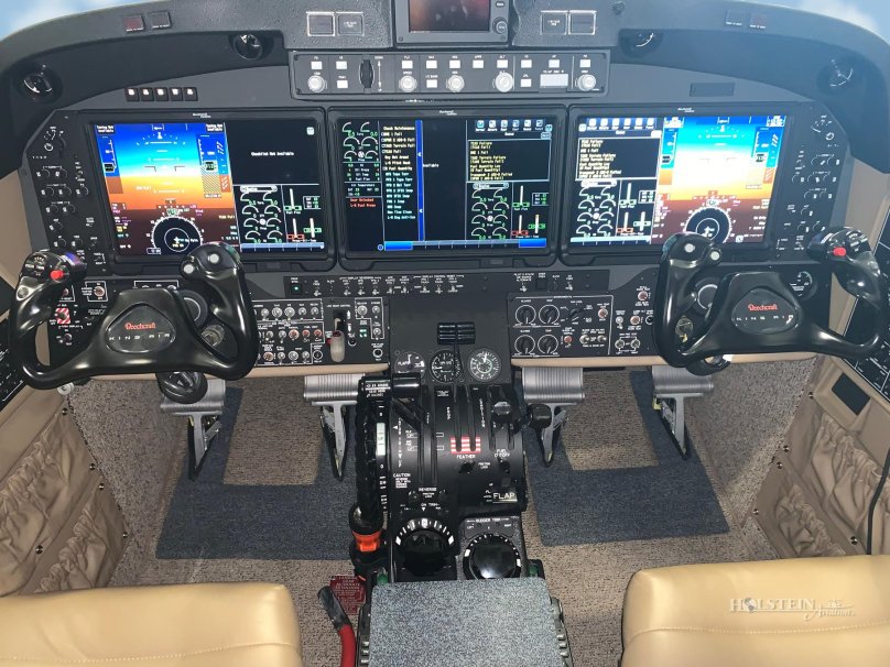 Beechcraft Air King-350i кабина