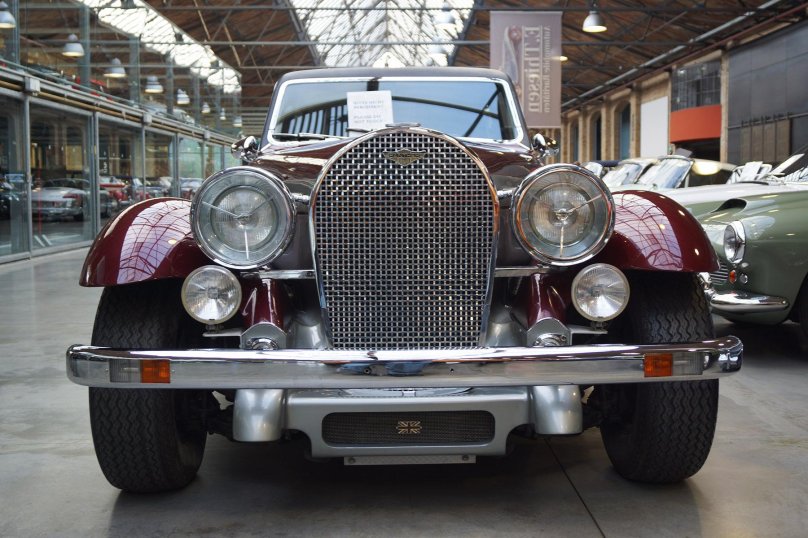 Машина Panther de ville