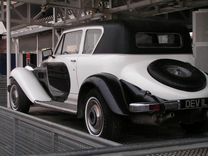 Машина Panther de ville