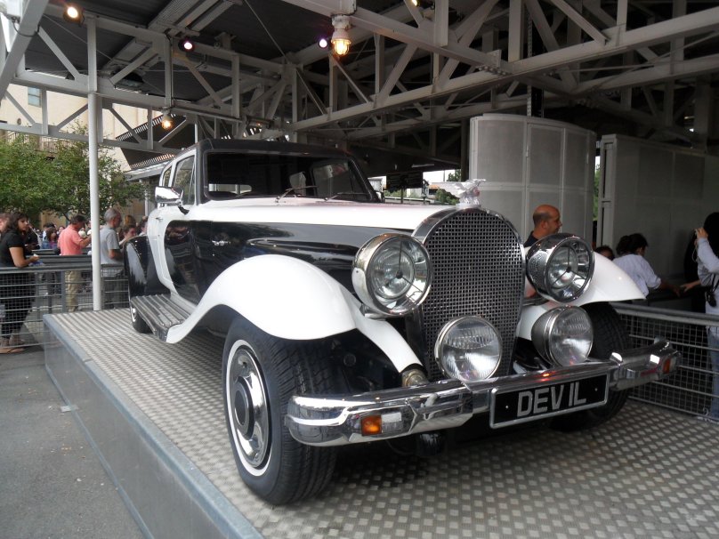 Кадиллак Девиль Круэлла