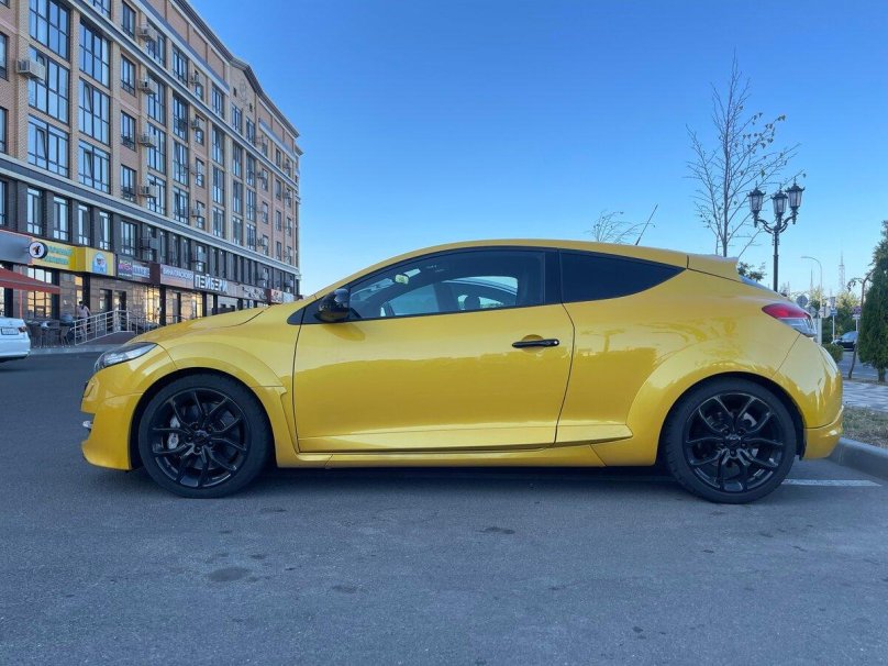 Тахометр жёлтый Рено Меган 3