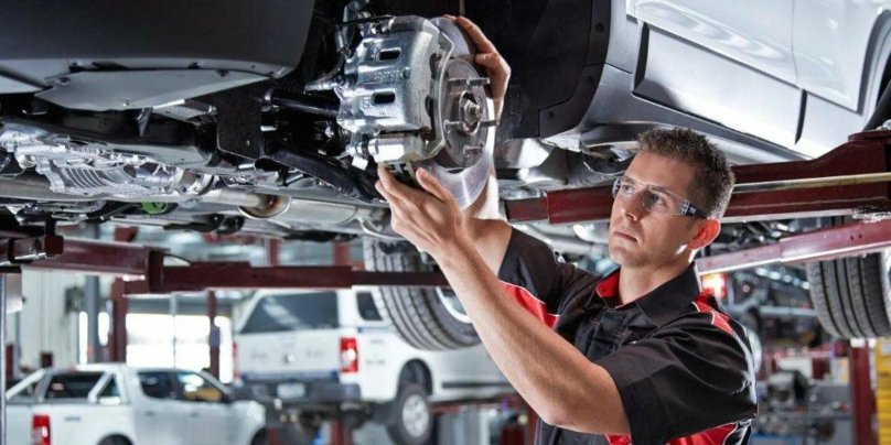 Автомобиль в сервисе