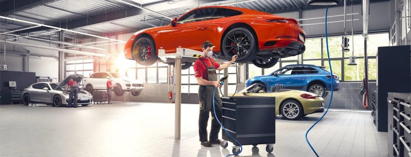 Машина в автосервисе