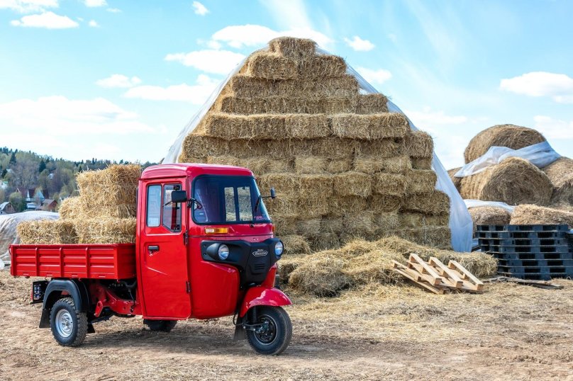 Трицикл Bajaj maxima