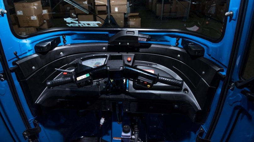 Bajaj maxima c кабина