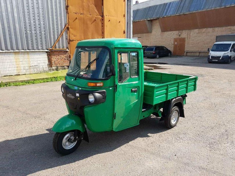 Трицикл Bajaj maxima c