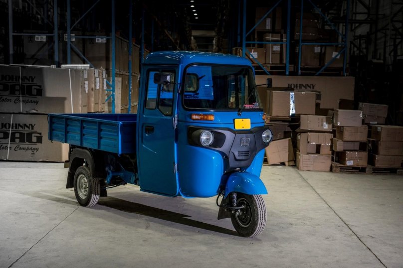 Трицикл Bajaj maxima