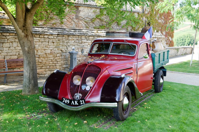 1935 Peugeot 402 Limousine