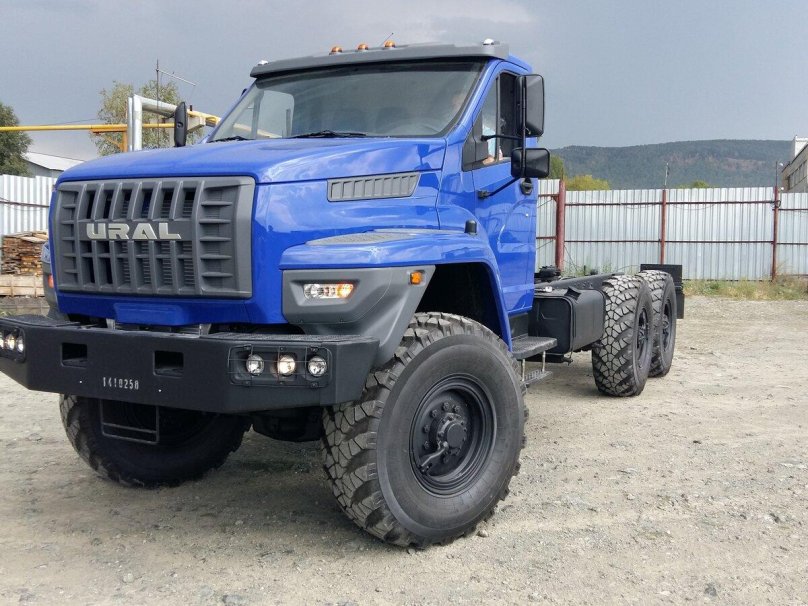 Автомобиль Урал Некст