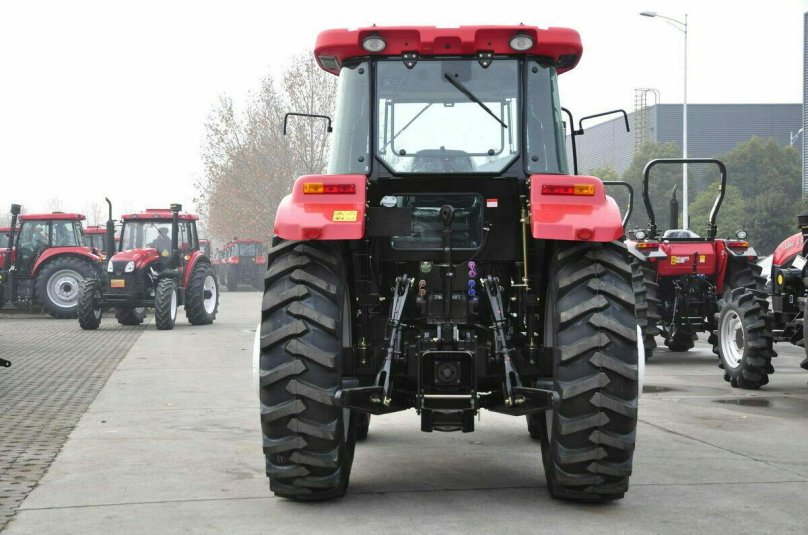 Колесный трактор YTO-X 1304