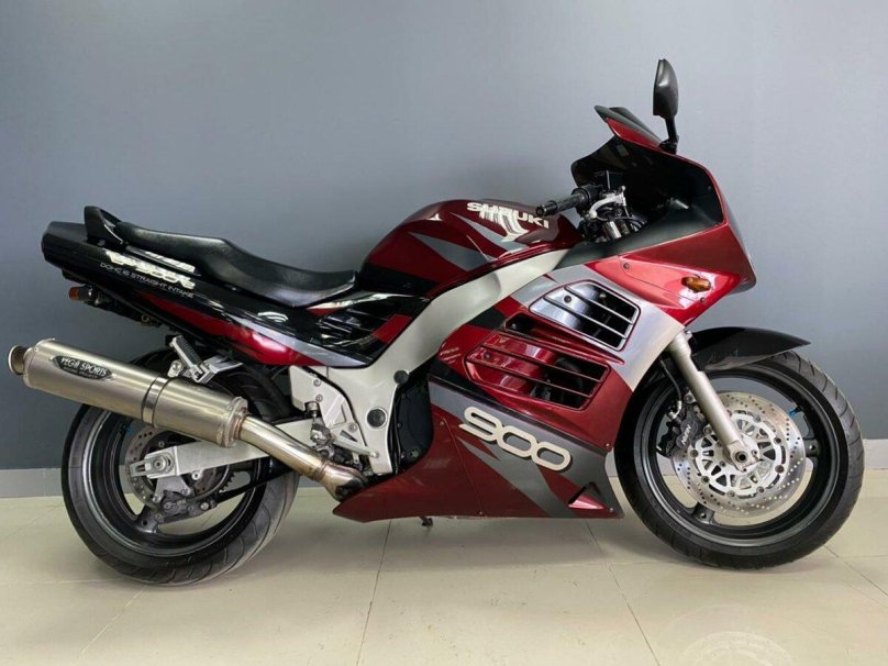 Suzuki RF 900