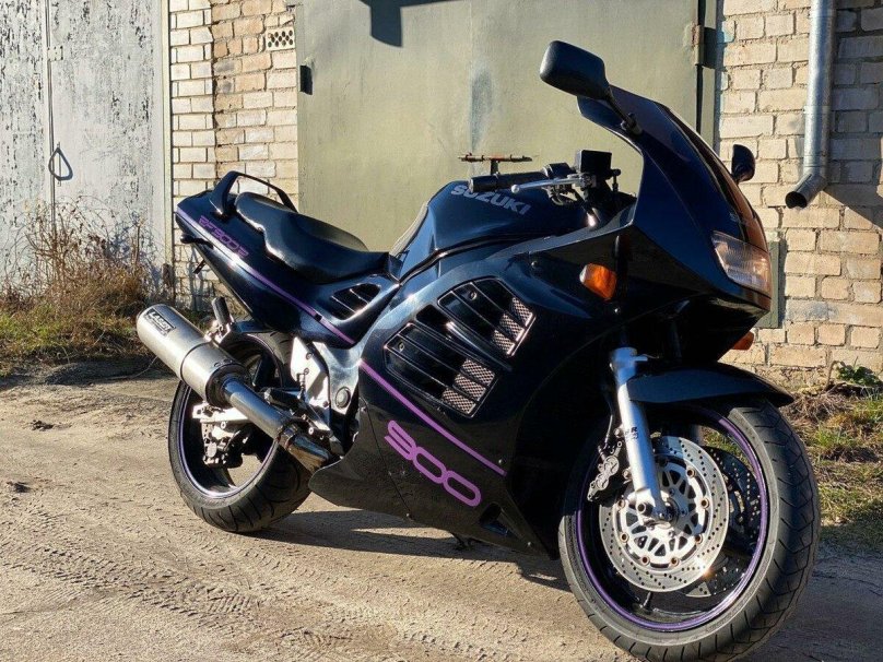 Suzuki rf900r
