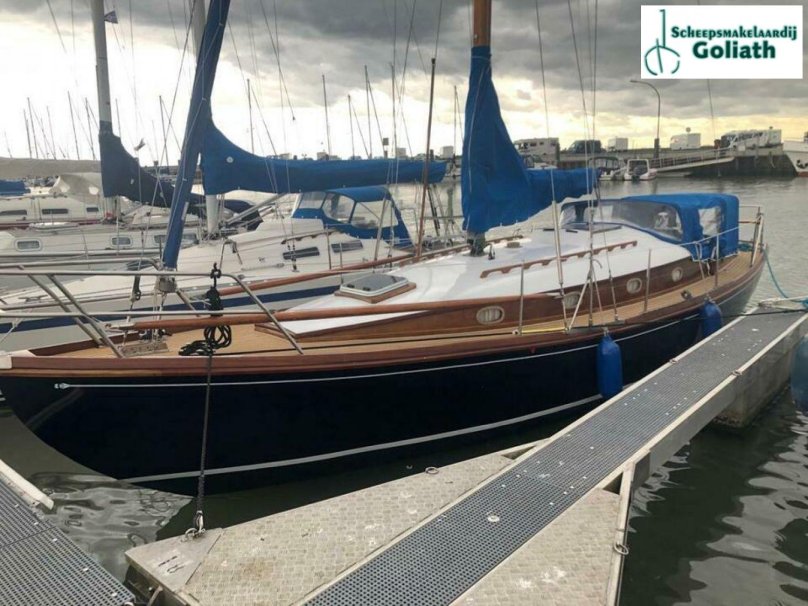 Парусная лодка