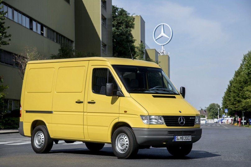 Mercedes-Benz Sprinter 208