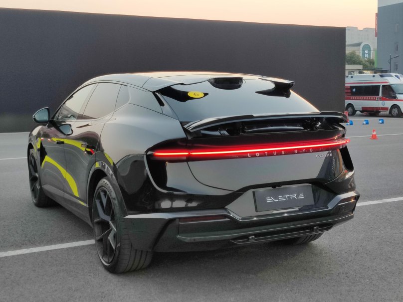 Лотус электрокар кроссовер