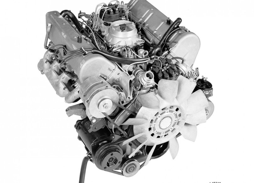 Мерседес Бенц двигатель w116 450 sel 6,9