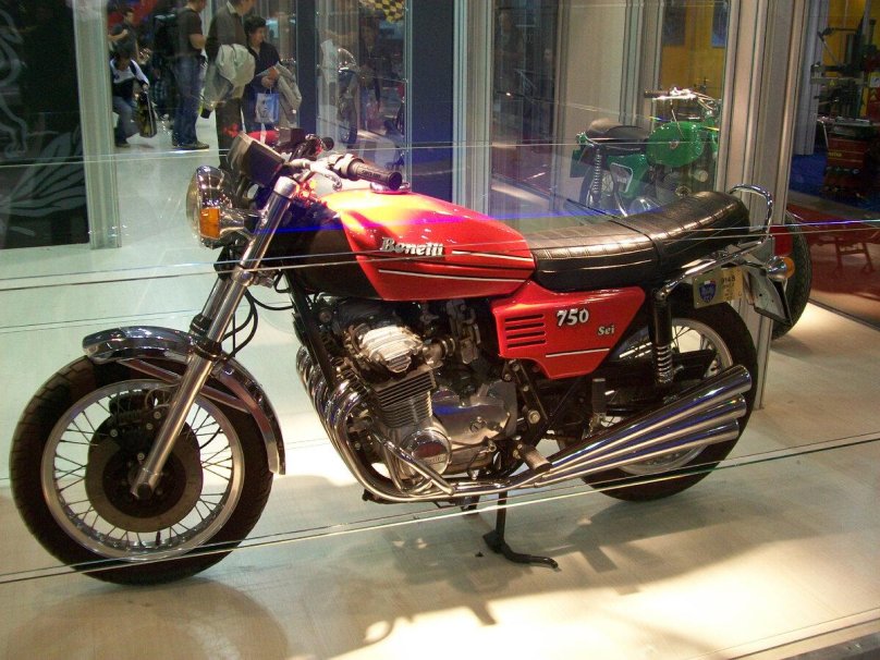 Benelli 750