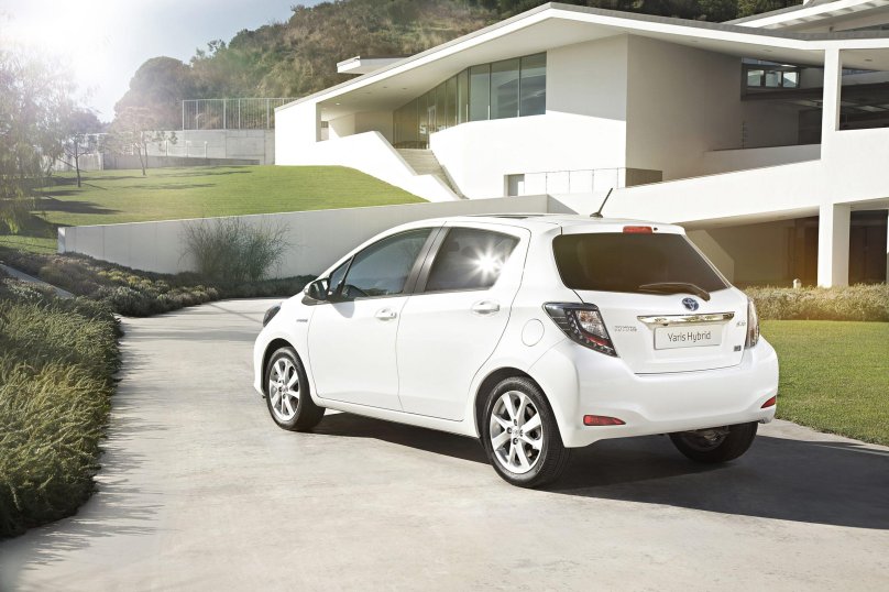 Тойота Ярис гибрид