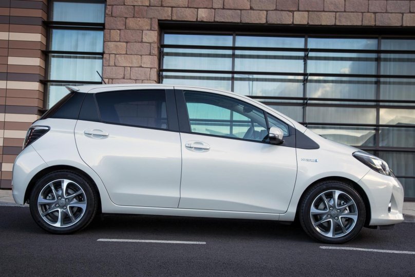 Тойота Ярис 2011