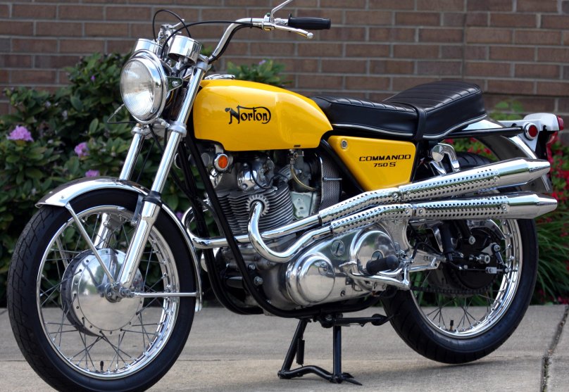 Norton Commando 750