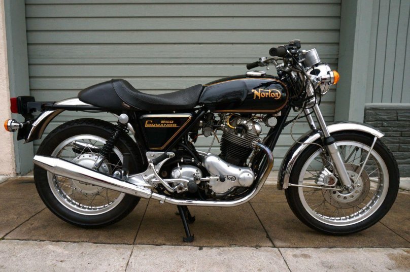 Norton Commando 850