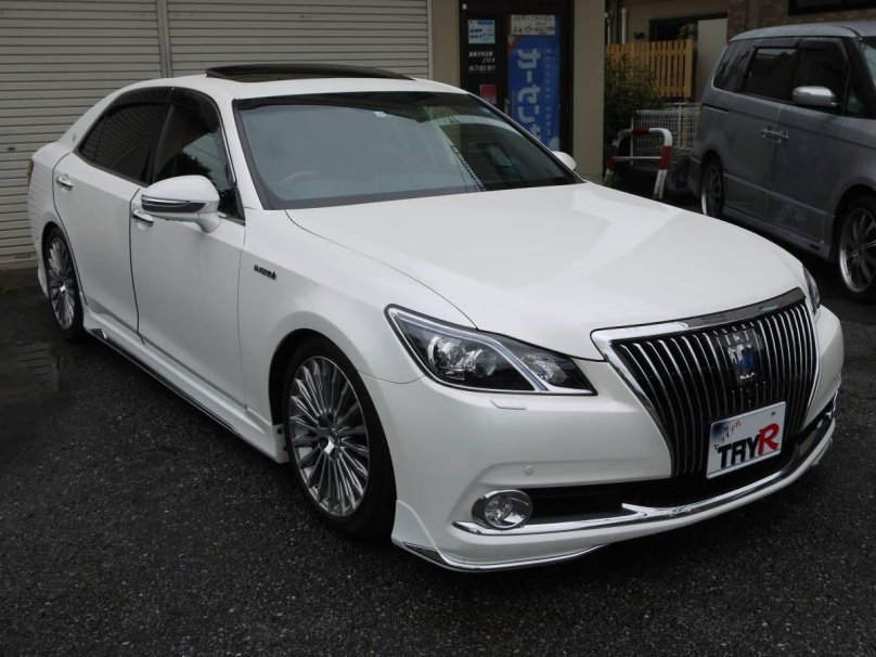 Краун Маджеста 2018