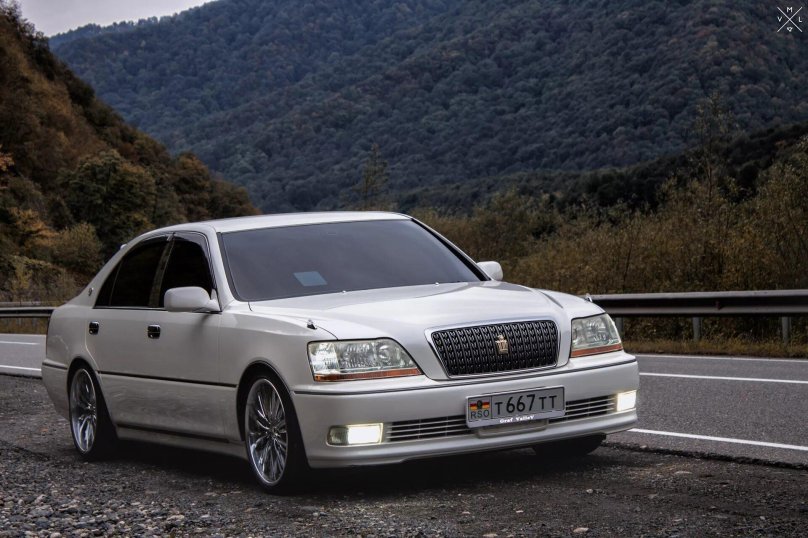 Toyota Crown Majesta v8