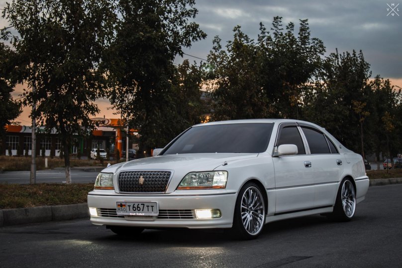 Тойота Краун Маджеста