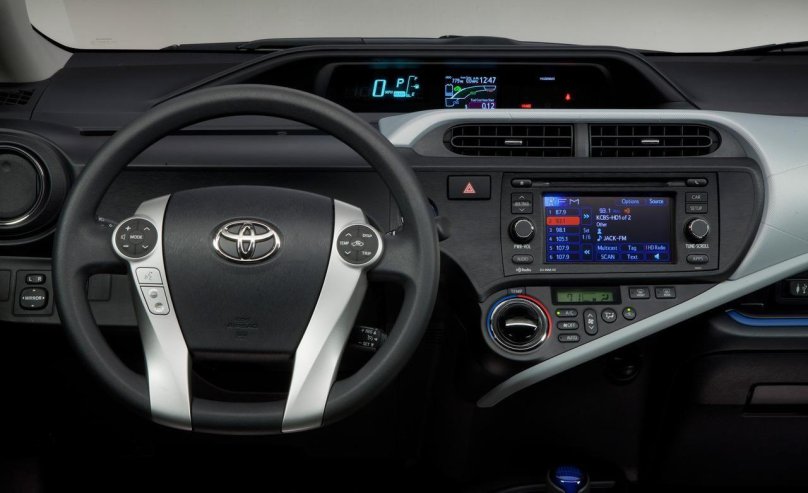 Тойота Приус 2012