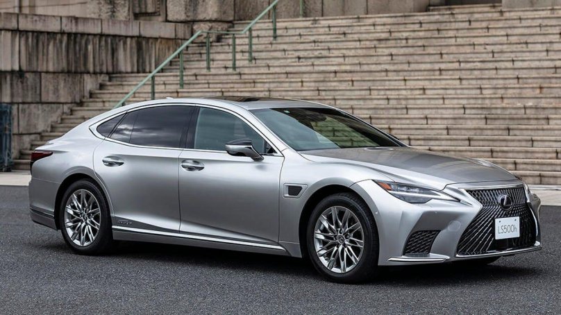 Лексус лс 2022