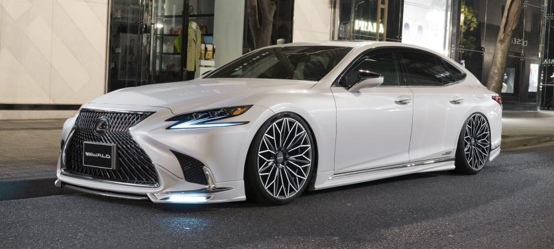 Lexus LS 500 Wald
