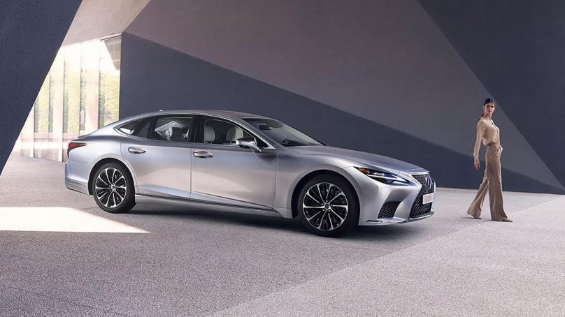 Новый Лексус седан 2021