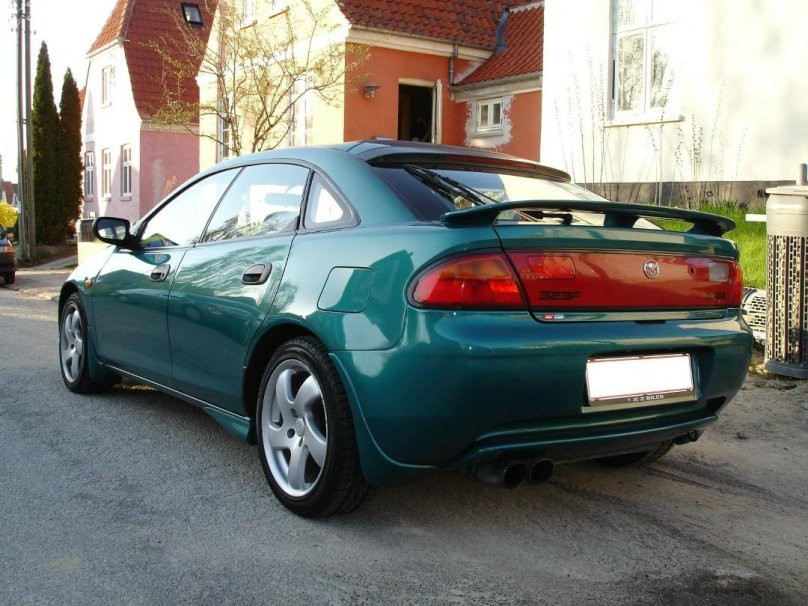 Mazda 323f v